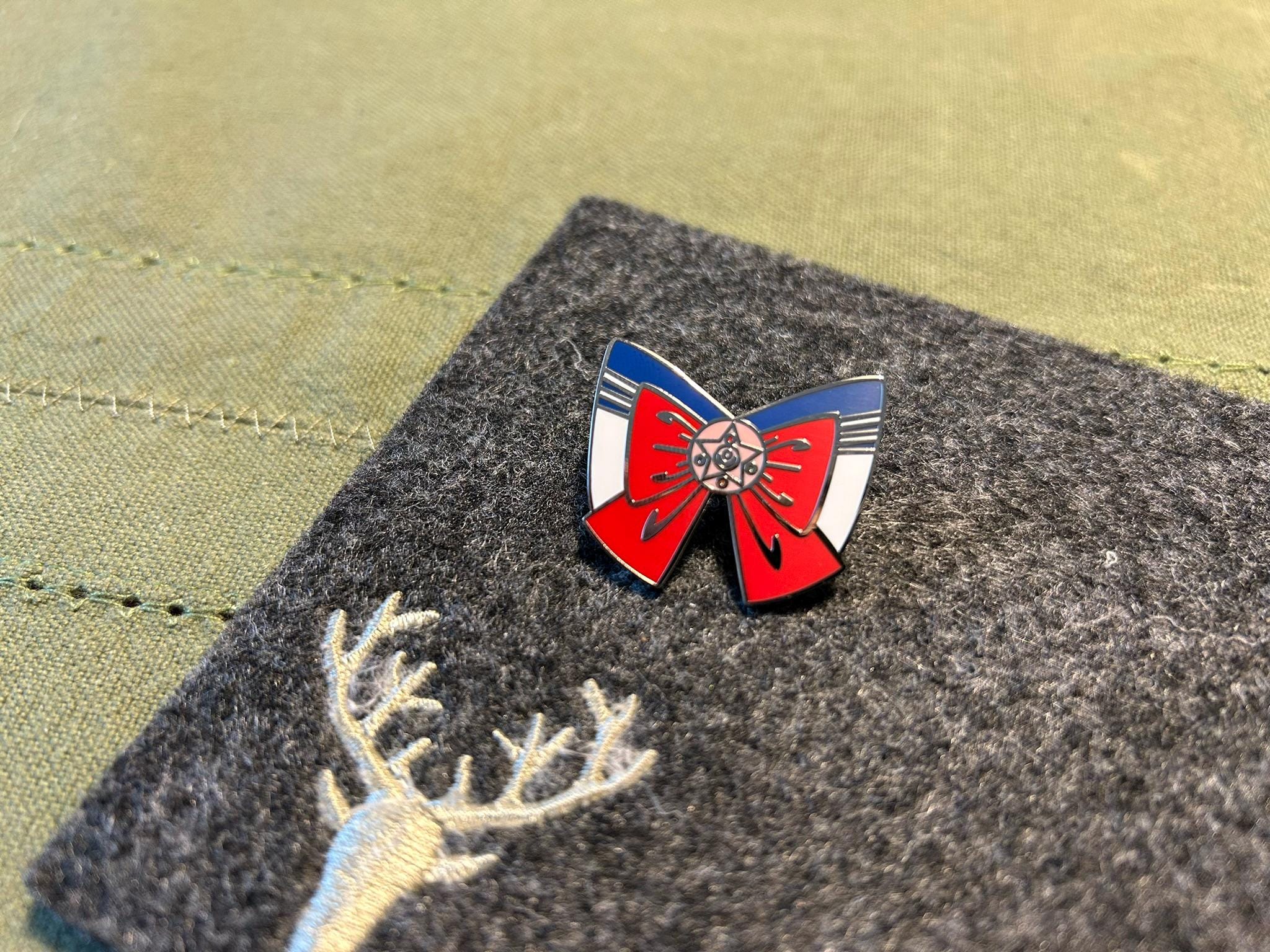 SAILOR MOON — USAGI'S BOW + TRANSFORMATION BROOCH ENAMEL PIN